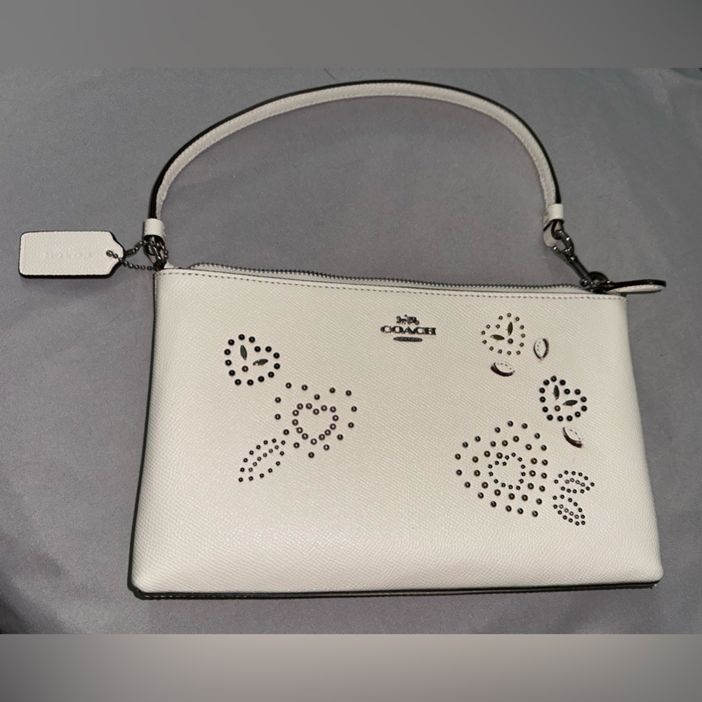 NWOT Coach Heart Bandana Cream Leather Wristlet Clutch